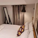 Top Floor Warren St Flat.